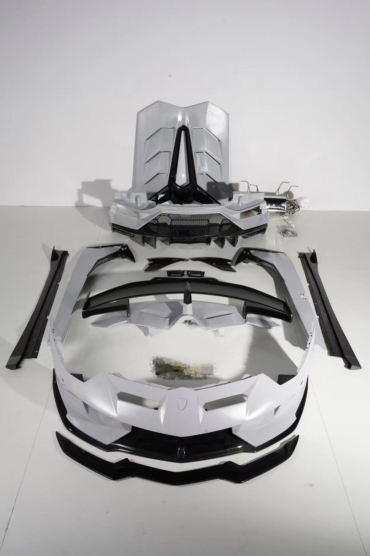 Body kit for Lamborghini LP700  LP700 SVJ style front rear bumper spoilers